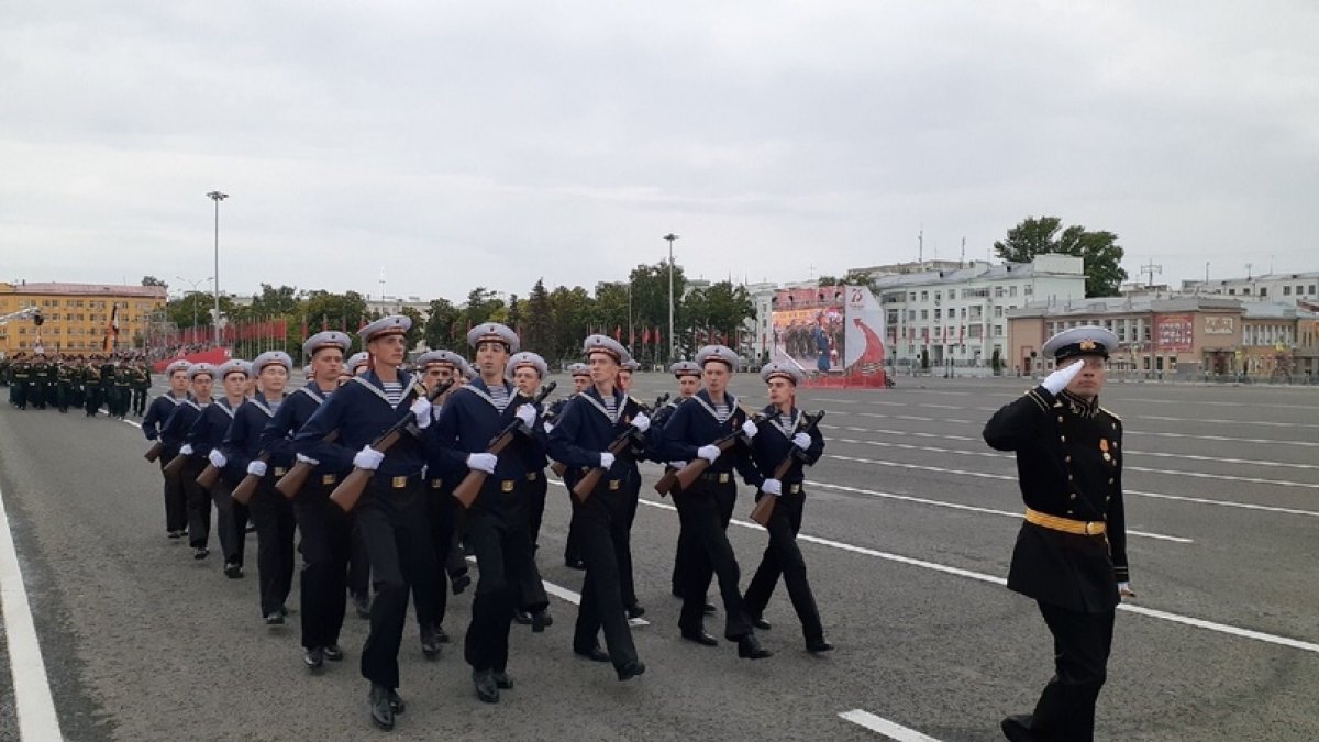 Сегодня на площади Куйбышева в Самаре проходит военный Парад, посвященный 75-й годовщине Победы в Великой Отечественной войне