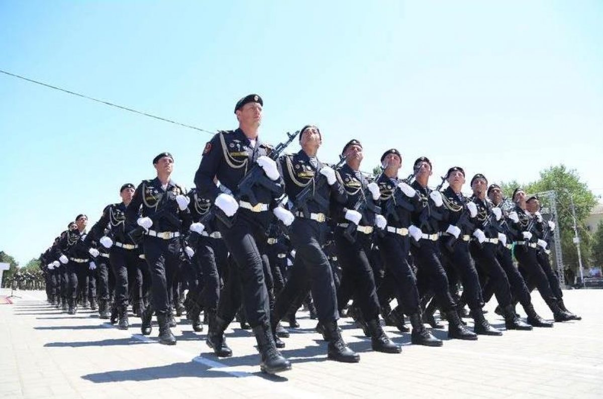 Руководство ДГМУ на Параде Победы в Каспийске