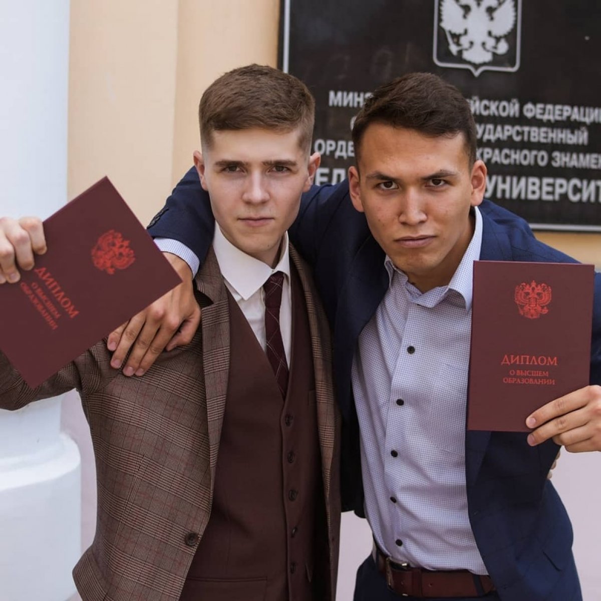 Дорогие выпускники, 👋🏻 вот и завершается ваше обучение в СибГМУ. Уверены, у каждого из вас прекрасный багаж знаний и достойное будущее впереди.🔅