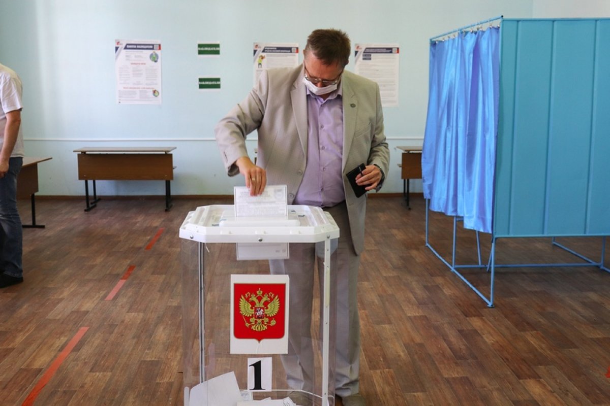 Ректор ВГУИТ В.Н. Попов принял участие в голосовании по поправкам в Конституцию России🇷🇺