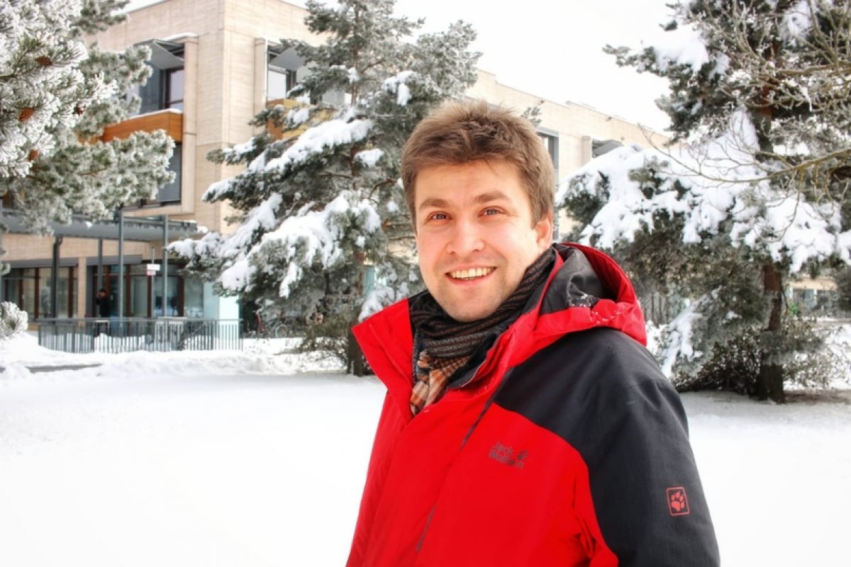 Выпускник факультета электроники (ФЭЛ) СПбГЭТУ «ЛЭТИ» Сергей Михайлович Миропольский рассказал о профессии инженера и своей карьере в компании Infineon Technologies (Германия): https://vk.cc/awFDcY