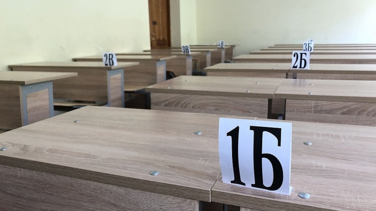 Соблюдая дистанцию: выпускники СУНЦ НГУ сдают первые ЕГЭ