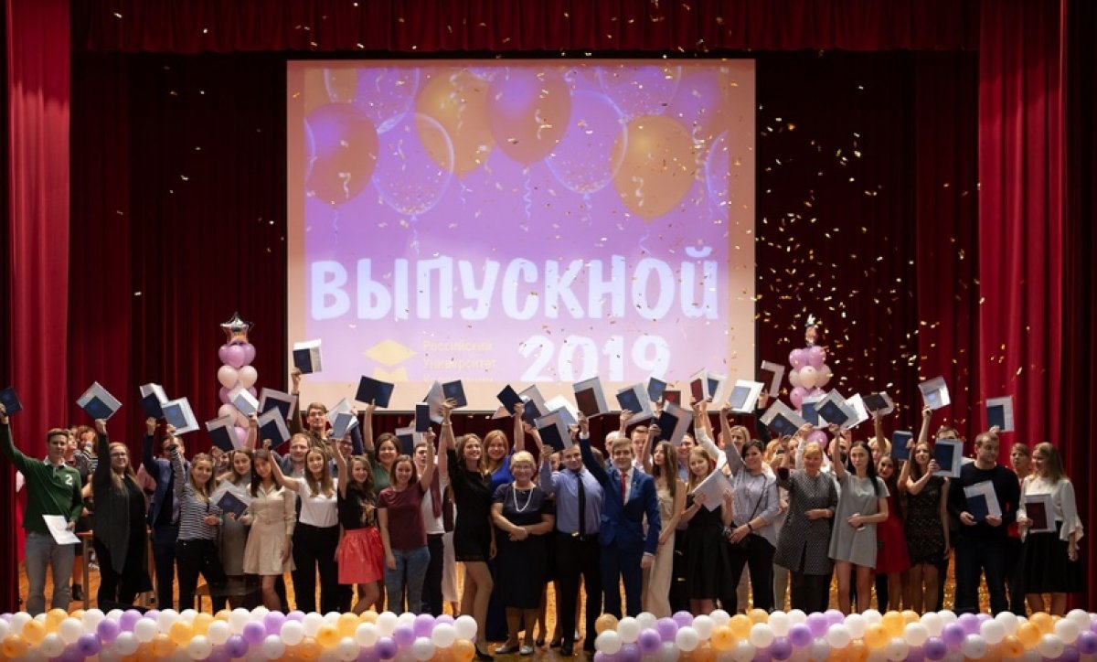 В добрый путь, выпускники!