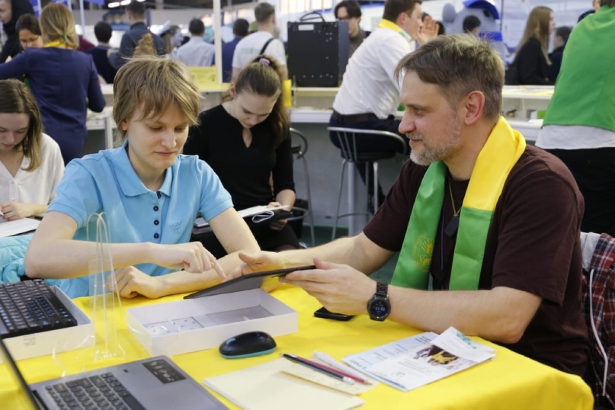 Хорошего вам дня, дорогие друзья! А мы уже готовимся к прямому эфиру факультета экономики и информационных технологий💻