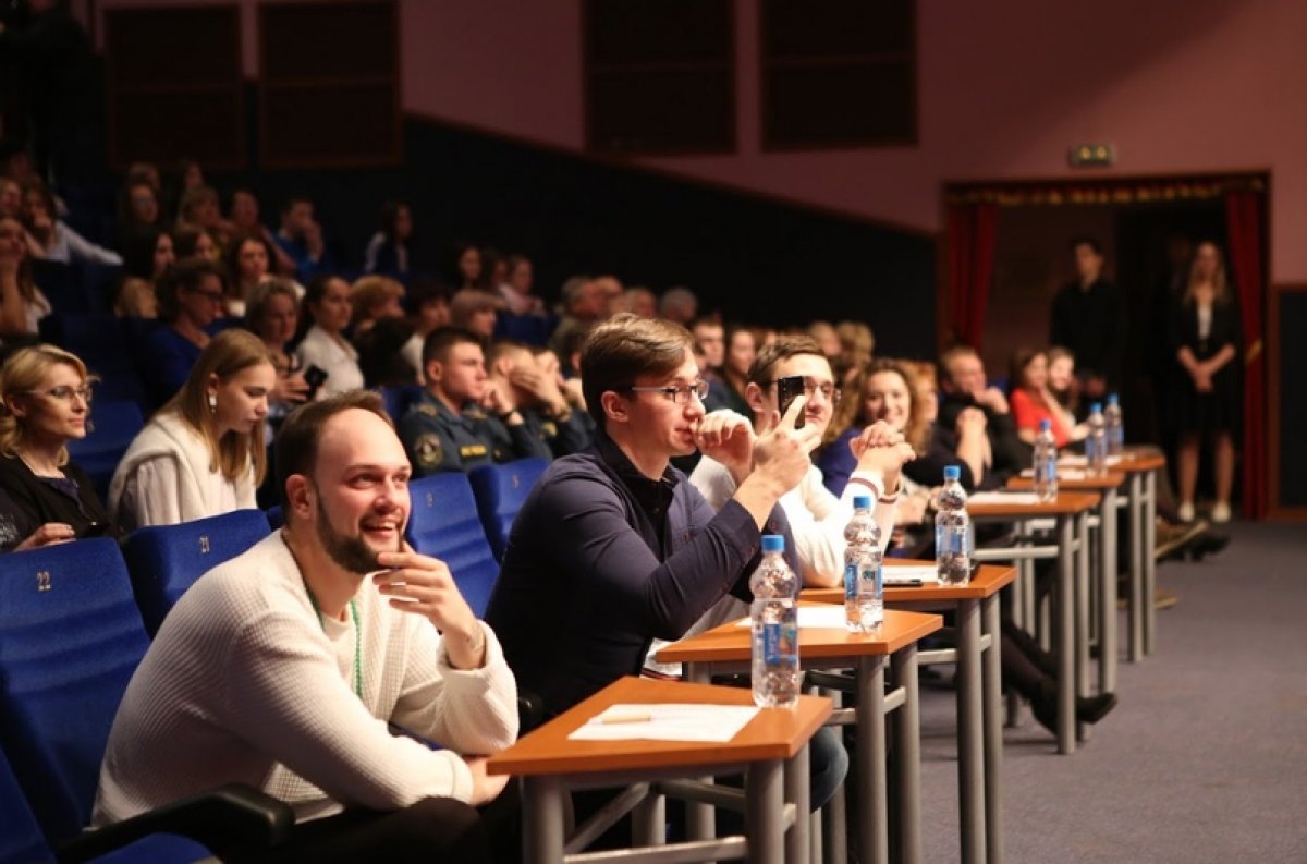 Совет молодых учёных (СМУ) является объединением молодых учёных и представляет интересы молодых преподавателей, научных сотрудников, аспирантов и магистрантов РУК. Совет молодых учёных (СМУ) является объединением молодых учёных и представляет интересы молодых преподавателей, научных сотрудников, аспирантов и магистрантов РУК.