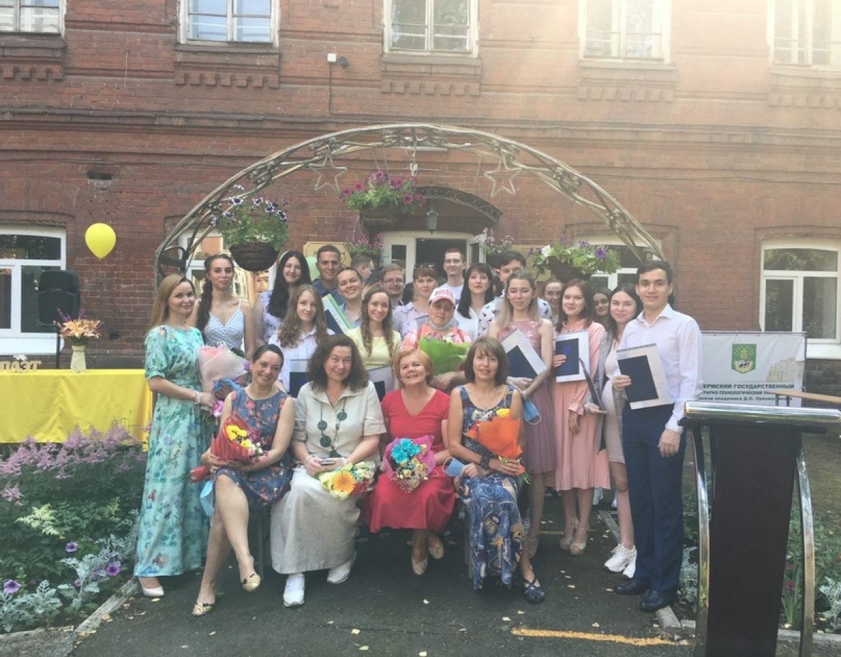 В добрый путь, выпускники! 🎓 В добрый путь, выпускники! 🎓