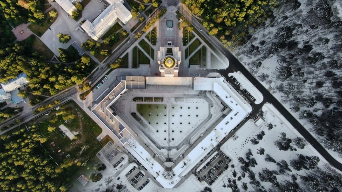 Разница между правой и левой частями фото — всего четыре месяца🌡