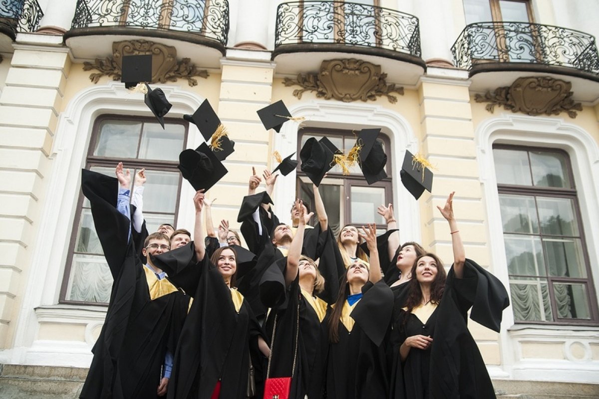 🌟Заместитель Министра сельского хозяйства Максим Увайдов поздравил выпускников с успешным окончанием Тимирязевсой академии: