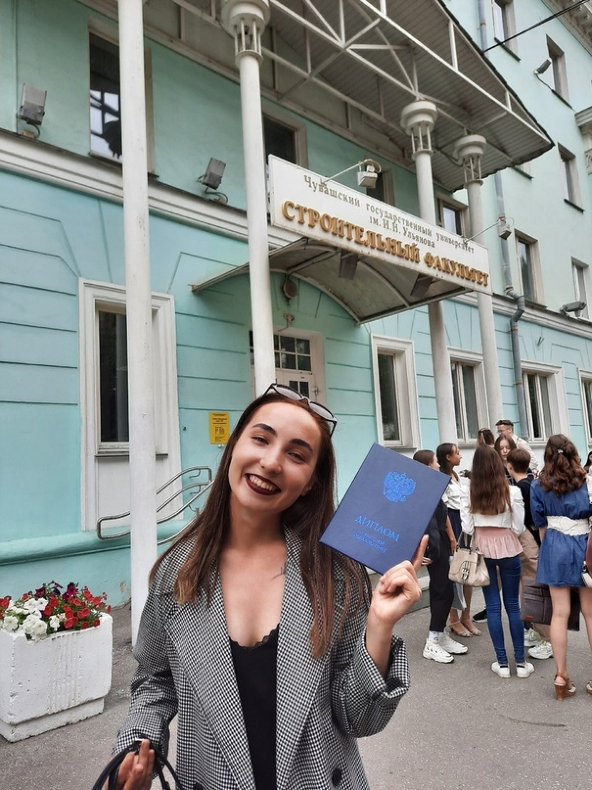 Поздравляем самых творческих наших выпускников! Дипломы по направлению "Дизайн", профиль "Дизайн среды" получили бакалавры Строительного факультета! Поздравляем самых творческих наших выпускников! Дипломы по направлению "Дизайн", профиль "Дизайн среды" получили бакалавры Строительного факультета!