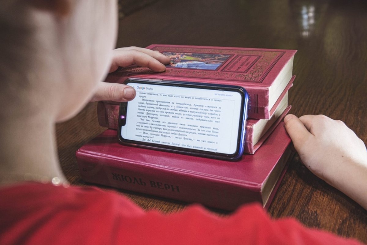 Каждому журналисту необходимо следить за своими коллегами в медиасфере. Потому держите мой топ каналов в Telegram: