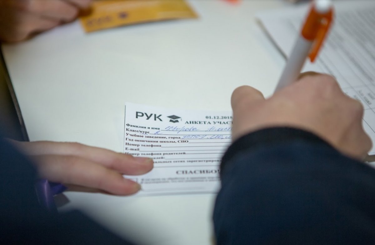 Специалитет — это традиционный для России уровень высшего образования, подразумевающий пятилетнее обучение. Выпускнику присваивается степень «специалист» и выдается государственный диплом о высшем профессиональном образовании.