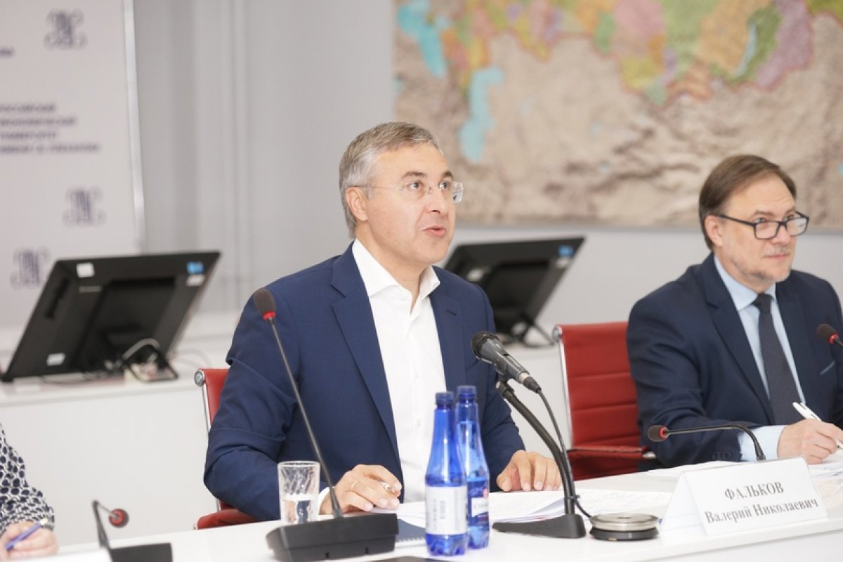 В РЭУ прошло совещание министра науки и высшего образования В.Н. Фалькова с руководителями вузов