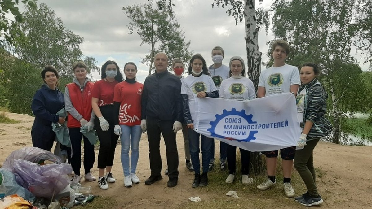 Члены Тульского регионального отделения Всероссийского общественного движения «Волонтёры-медики» присоединились к флешмобу «Не вместе, но рядом».