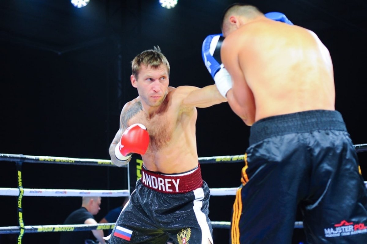 Титулованный спортсмен, магистрант факультета физической культуры и спорта Андрей Сироткин одержал уверенную победу в бою на международном турнире по боксу Kold Wars