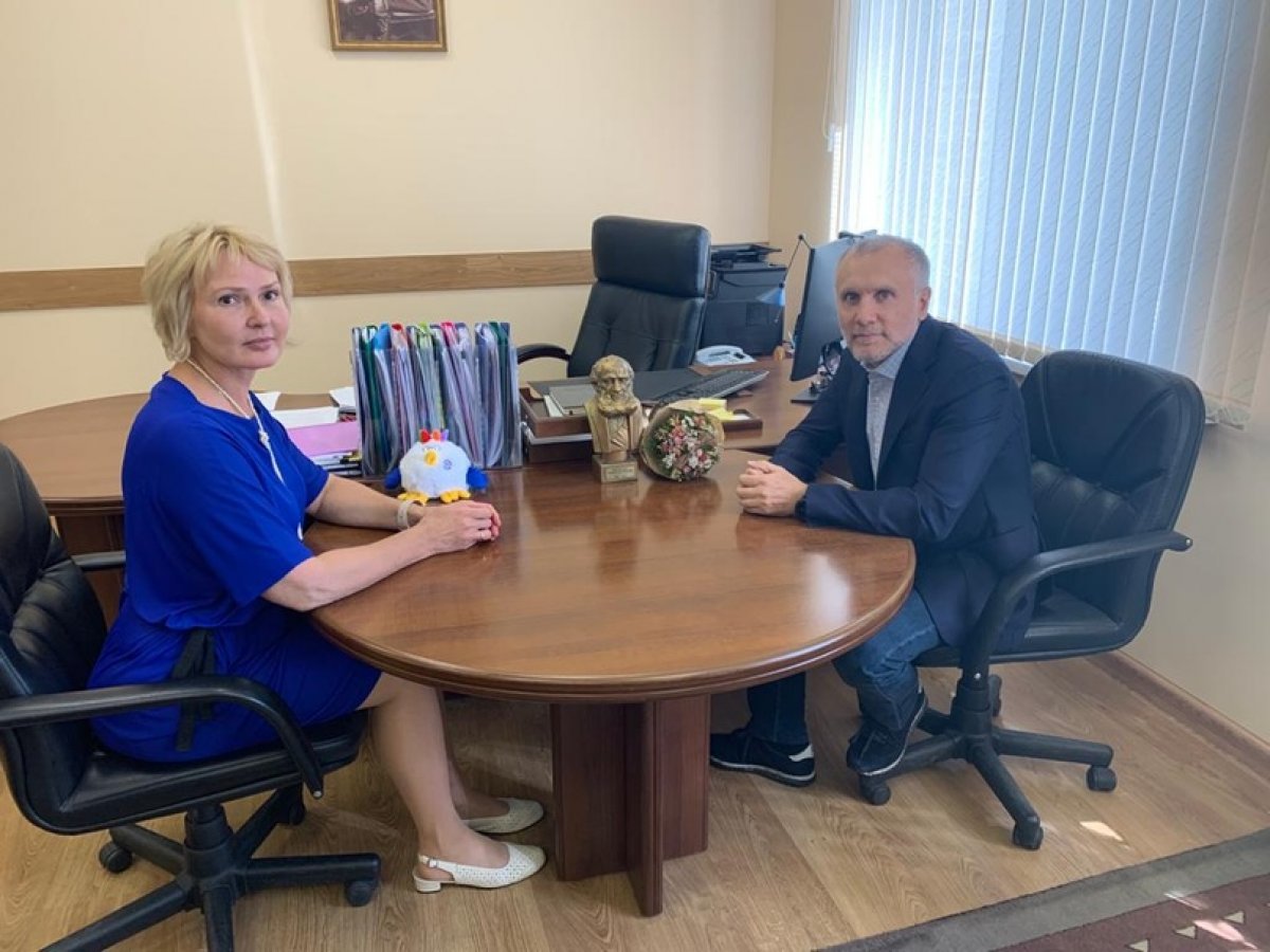 📌6 августа состоялась рабочая встреча ректора нашего университета Нины Владимировны Фединой с полномочным представителем главы Чеченской Республики в Липецкой области Адамом Хакимовым.