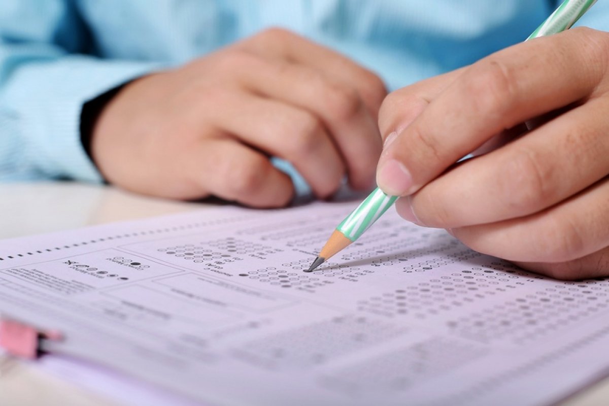 В этом году выпускники школ и учителя назвали ЕГЭ по химии одним из самых сложных. Выпускница Академической гимназии имени Д. К. Фаддеева Ольга Бабкина рассказала