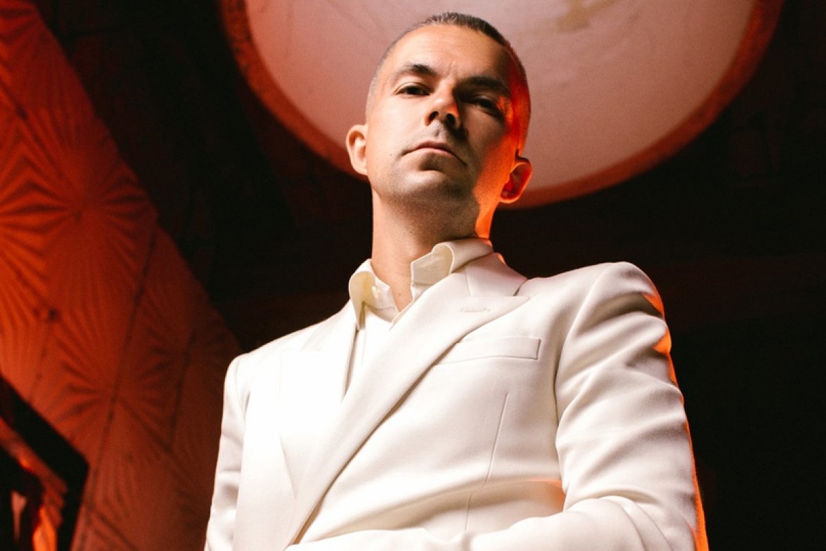 Писатель и выпускник Саша Филипенко в интервью журналу «Собака.ru» — о понятии интеллигенции, чувстве дома и новом романе: https://vk.cc/aypzCk