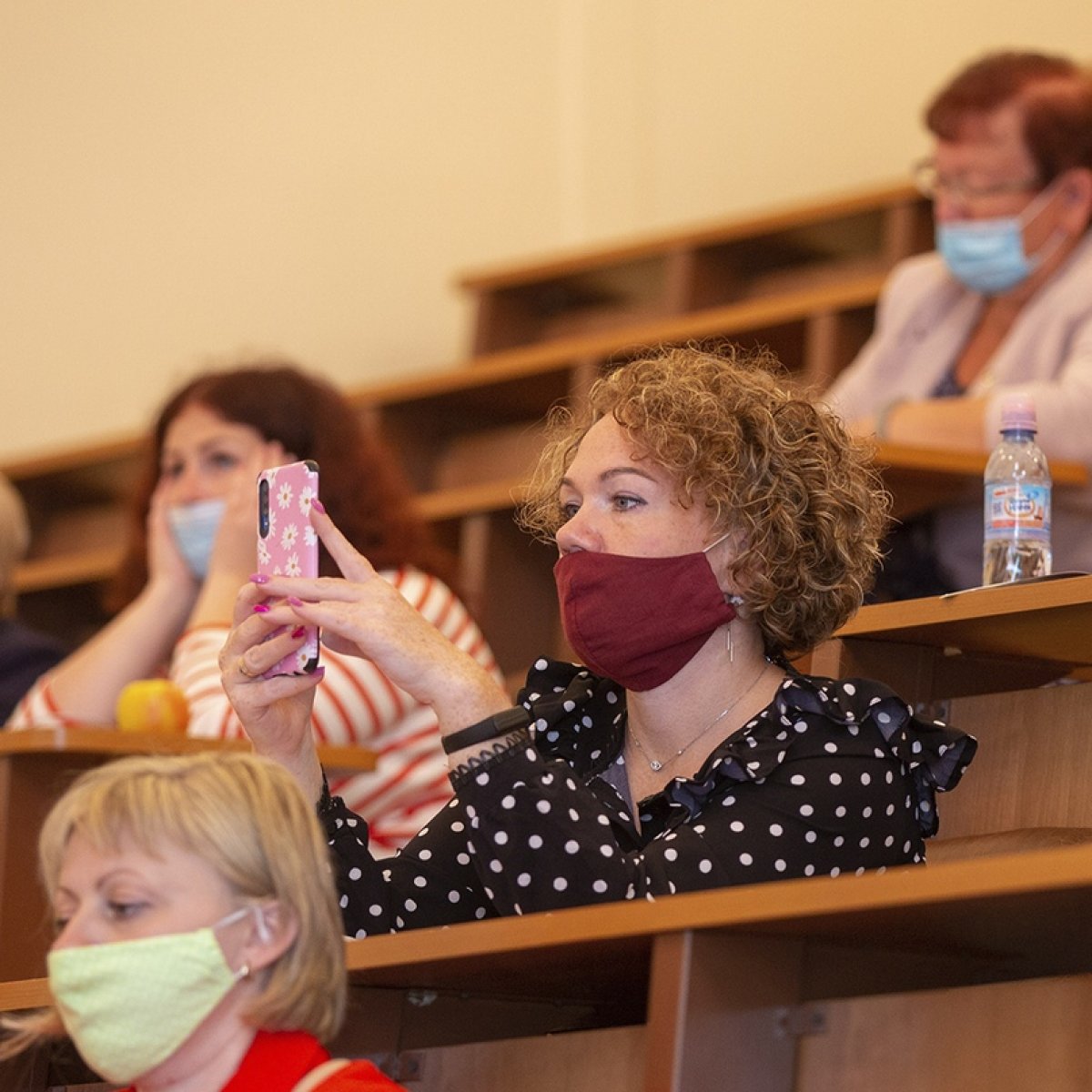 Снова вместе – чуть ли не впервые после пандемии учителя и руководители образовательных учреждений собрались в МГОУ в очном формате. ⠀