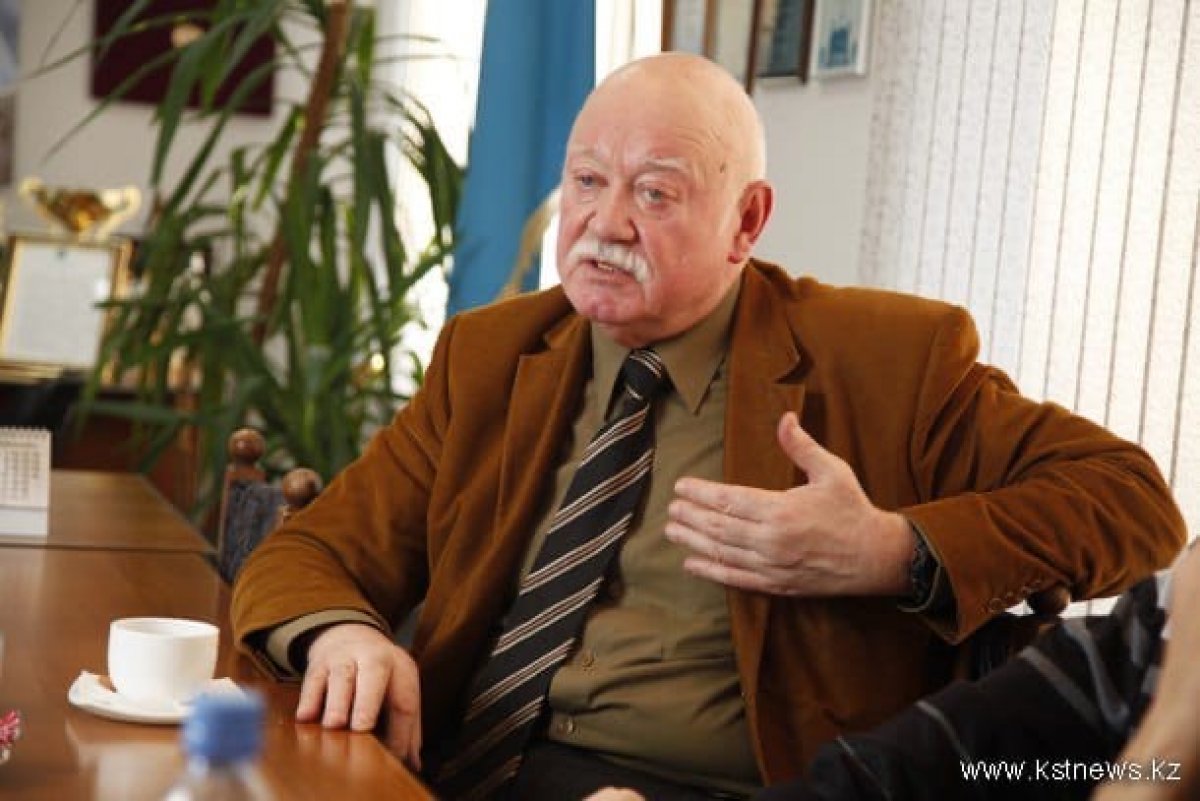 Преподаватель факультета журналистики Института кино и телевидения (ГИТР), профессор «Академии медиаиндустрии» Кипрас Иозович Мажейка указом Президента РФ удостоен звания «Заслуженный журналист Российской Федерации»