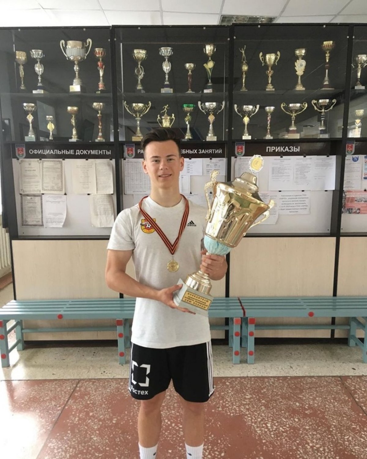 Продолжаем нашу рубрику . Сегодня с нами Артём Арсенин, который поступил на направление футбол