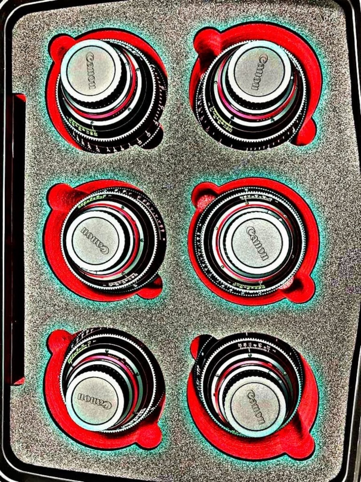 К началу учебного года решили обновить профессиональные игрушки для съёмок творческих работ студентами операторского факультета ГИТРа — набор полнокадровых фикс-кинообъективов Canon cn с кинематографическим эффектом и сменным креплением ef