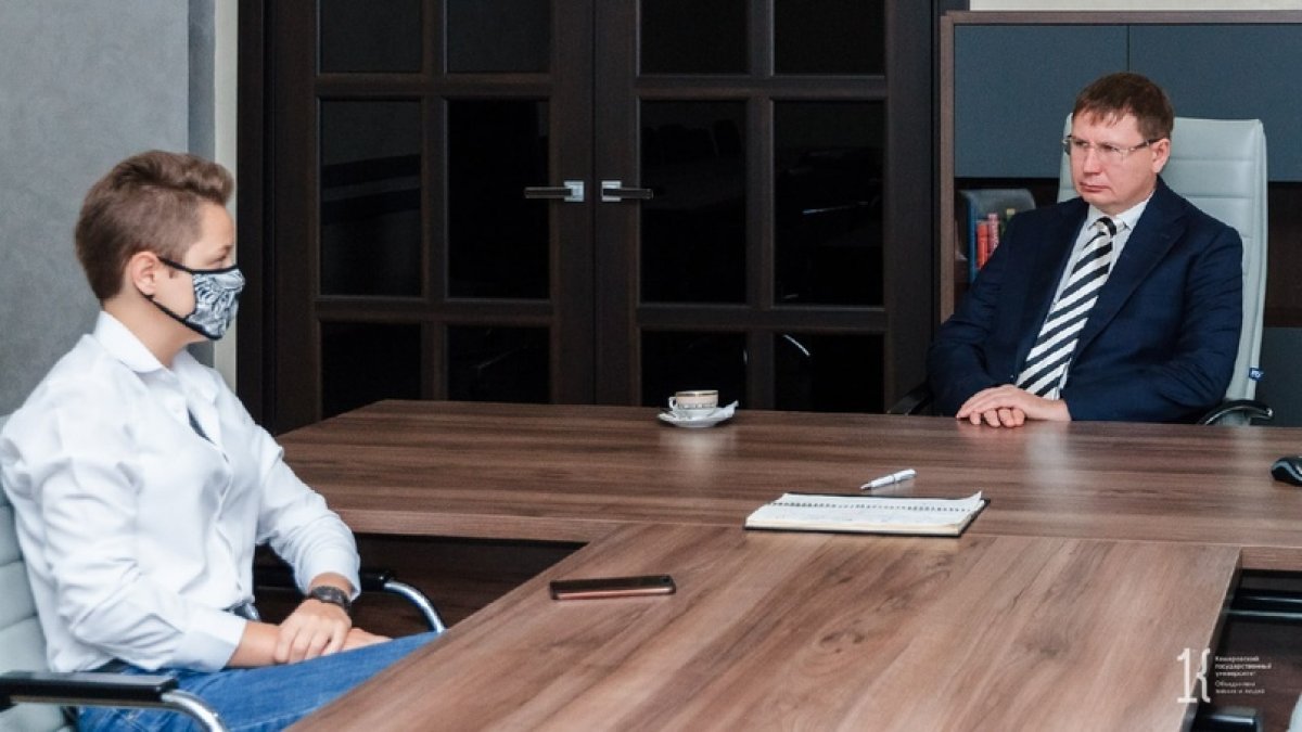 Ректорские приёмы для стобалльников проводятся в КемГУ с 2018 года. Наша сегодняшняя героиня поступила в Институт филологии