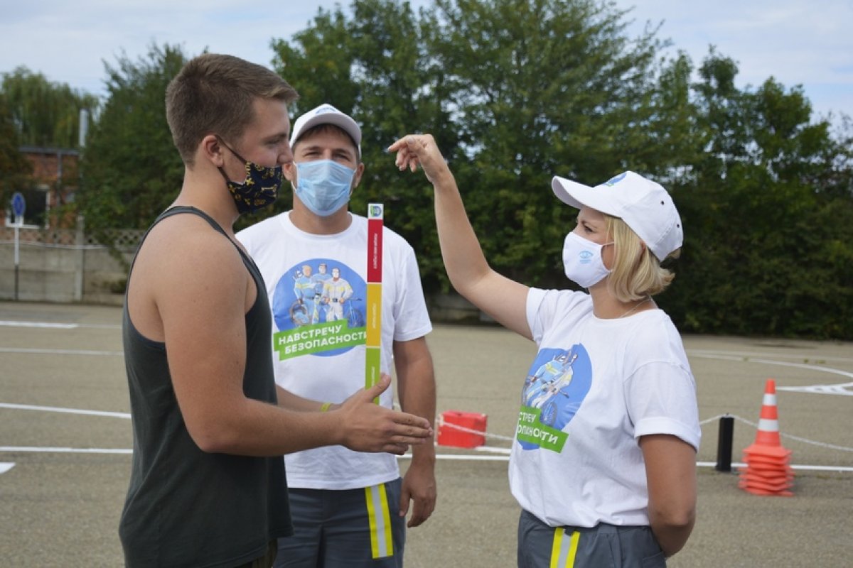 НАВСТРЕЧУ БЕЗОПАСНОСТИ: СТУДЕНТАМ МГТУ НАПОМНИЛИ ПРАВИЛА ПОВЕДЕНИЯ НА ДОРОГЕ