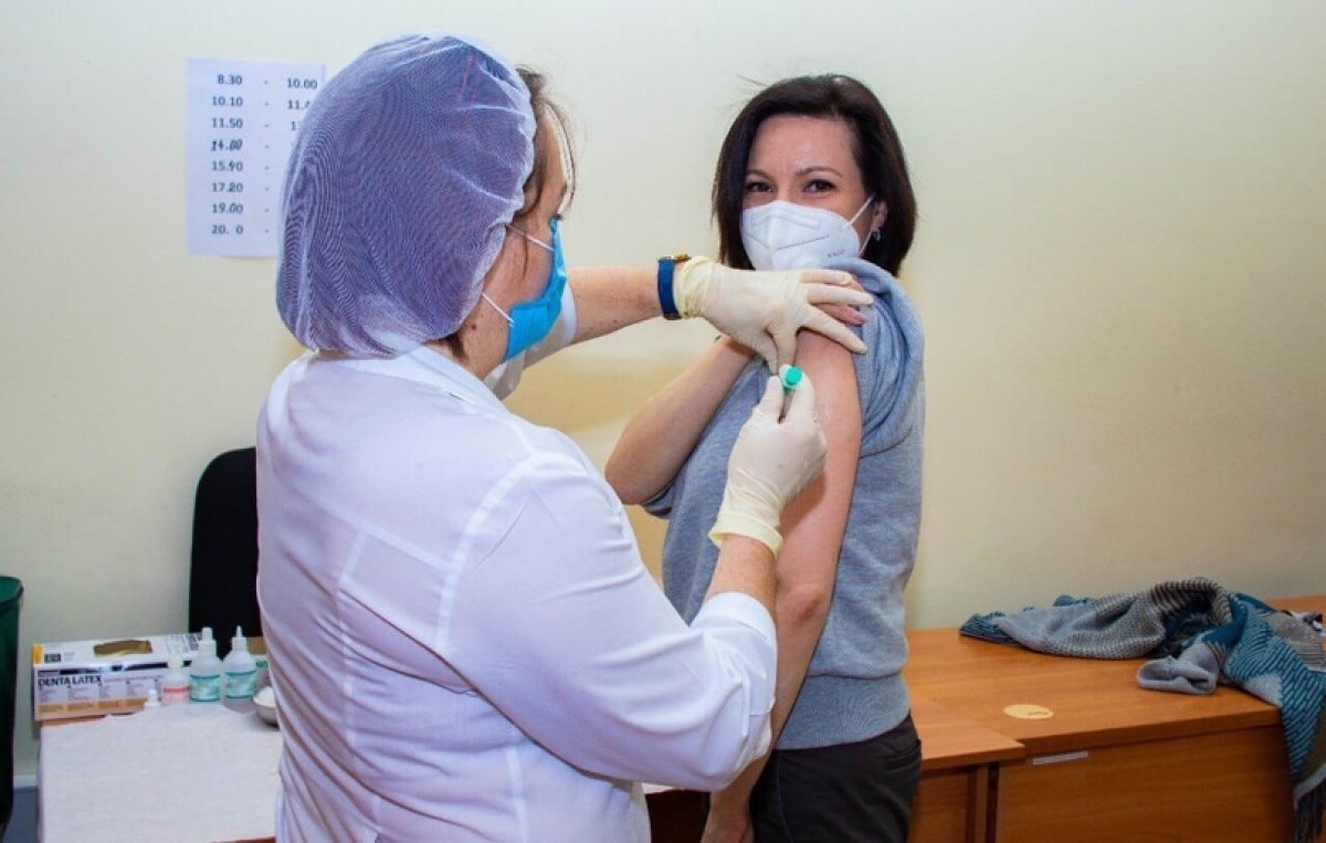 КФУ проводит прямой эфир «Вакцинация: мифы и реальность» 💉