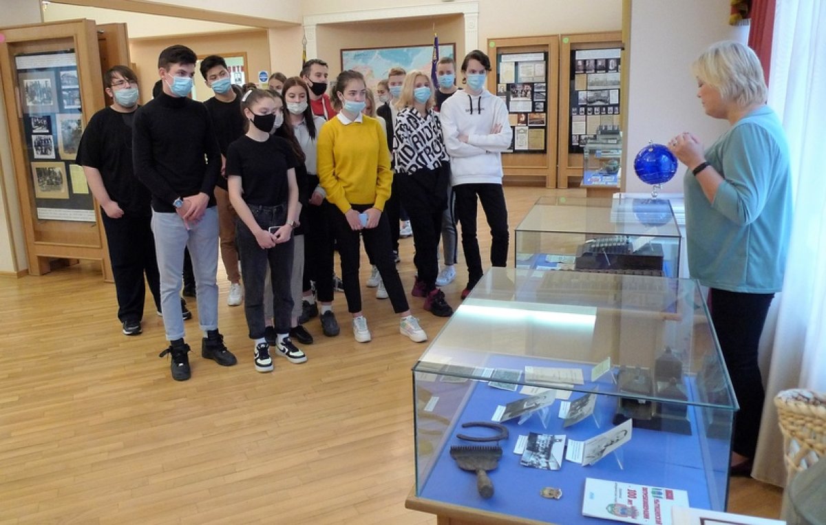 | Учебный год для студентов начался с экскурсии по музею!