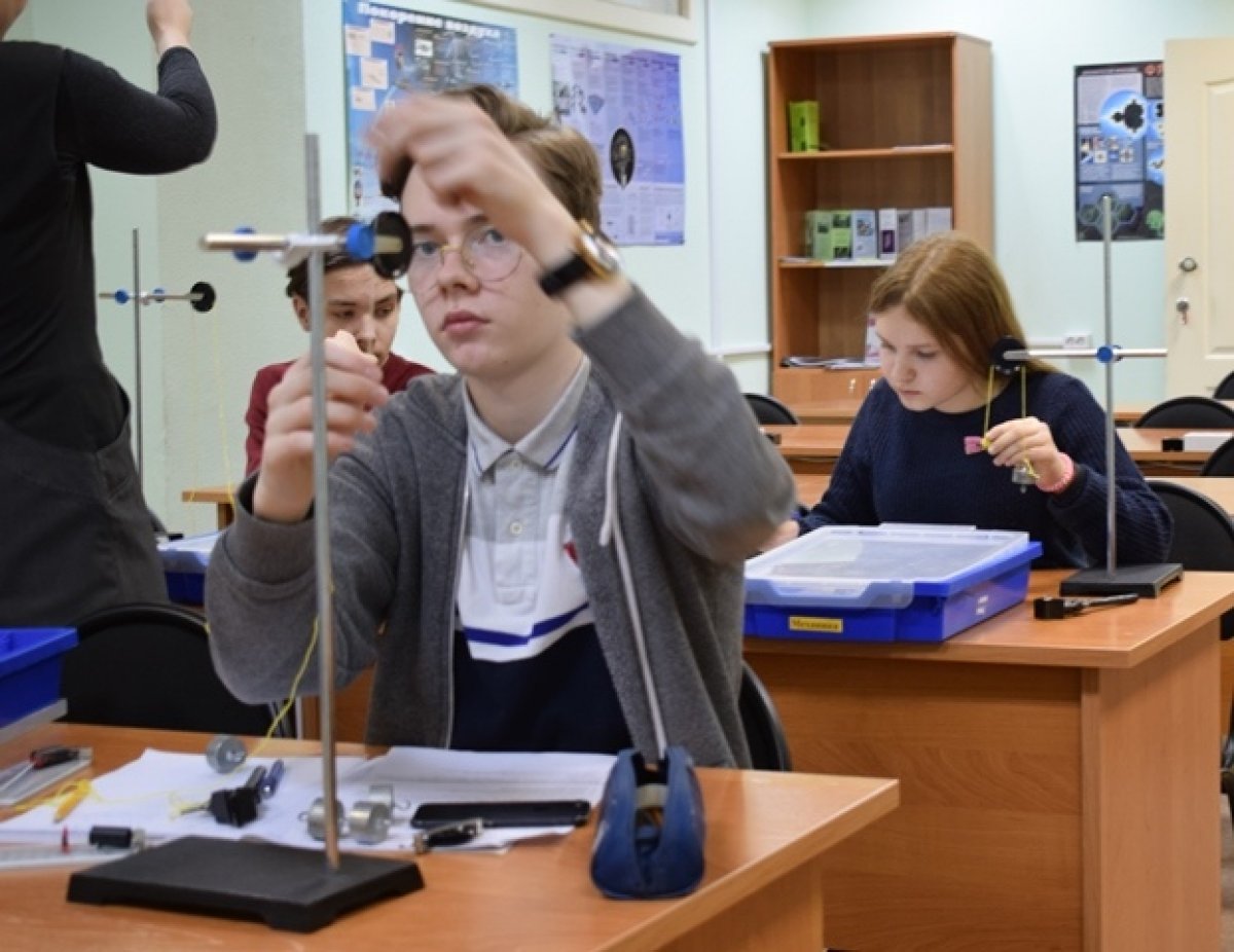 ❗Приглашаем школьников в Центр дополнительного физико-математического образования ТГПУ на регулярные занятия: