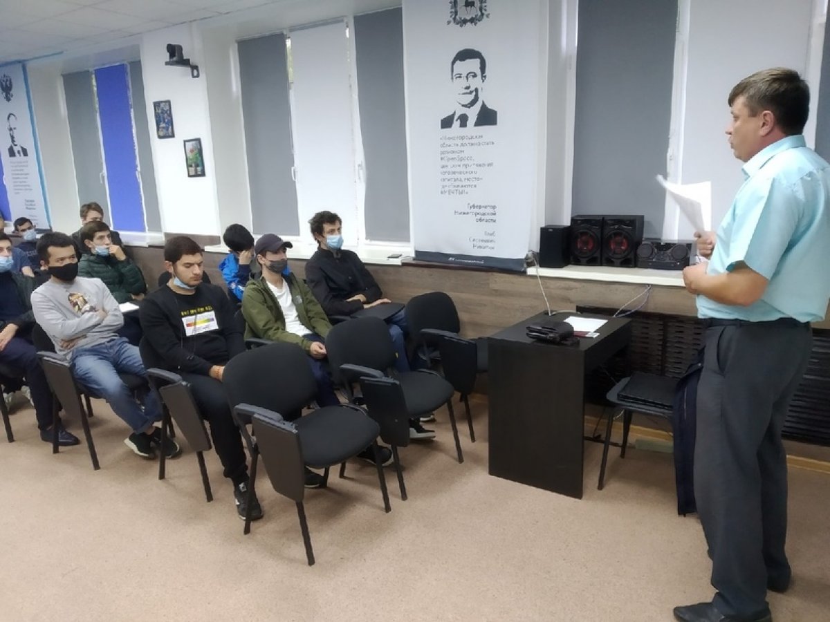 Студенты Княгининского университета приняли участие в лекции-беседе на тему «Противодействие идеологии терроризма», которую провел заместитель начальника отделения полиции МО МВД России "Княгининский" Евгений Иванович Савельев.