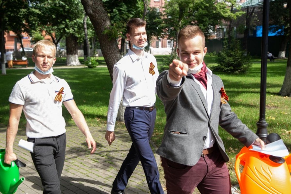 Ещё не влились в коллектив? Тогда мы идём к вам!