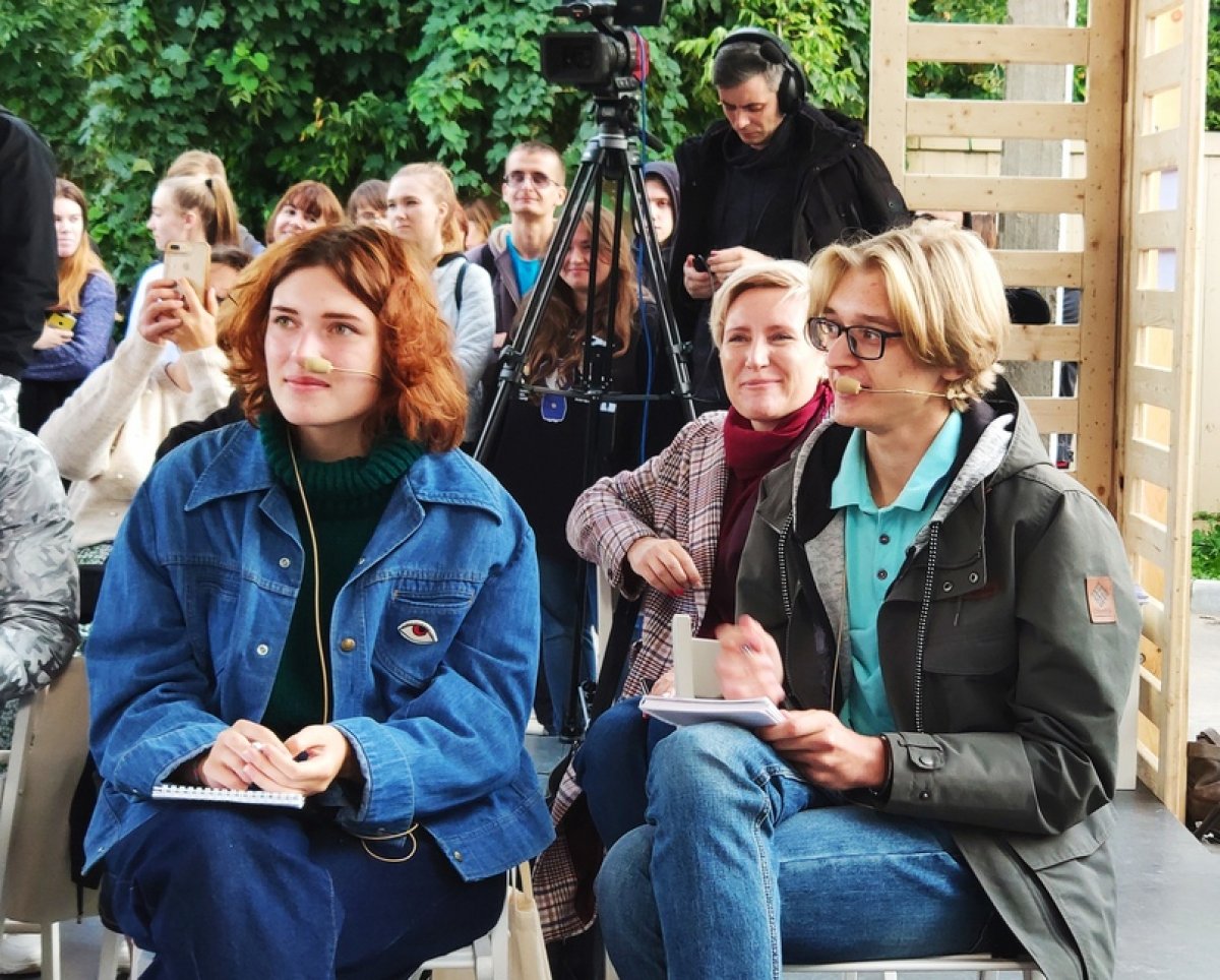 Студенты ГСГУ поддержали атмосферу фестиваля «Антоновские яблоки» 🍏📚