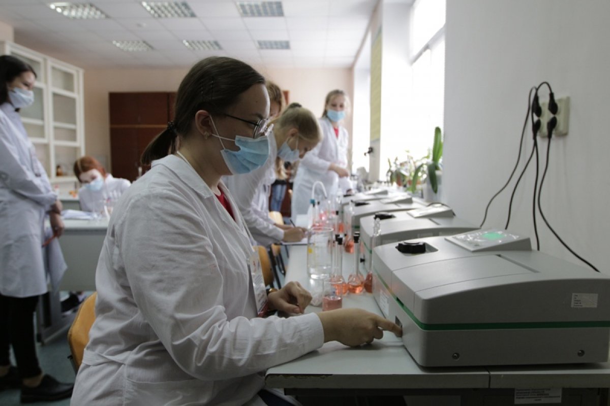 💣💥17 сентября начали работу участники III вузовского чемпионата МГУ им. Н.П. Огарева по стандартам в компетенции «Лабораторный химический анализ».