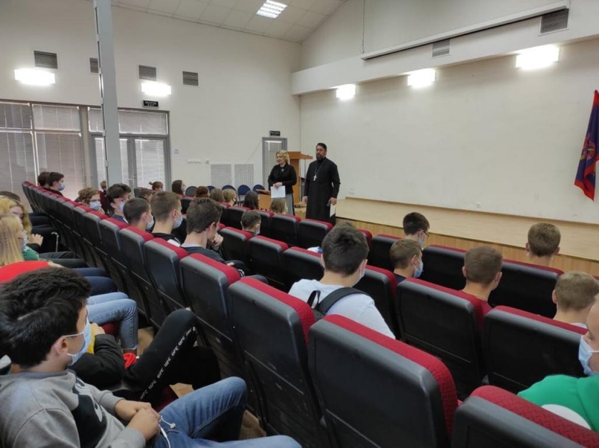 22.09.2020г. для студентов среднего профессионально образования была проведена лекция на тему: «Основы духовного развития личности». Лекцию провел священник Василий Годунов настоятель храма Благовещения Пресвятой Богородицы 22.09.2020г. для студентов среднего профессионально образования была проведена лекция на тему: «Основы духовного развития личности». Лекцию провел священник Василий Годунов настоятель храма Благовещения Пресвятой Богородицы