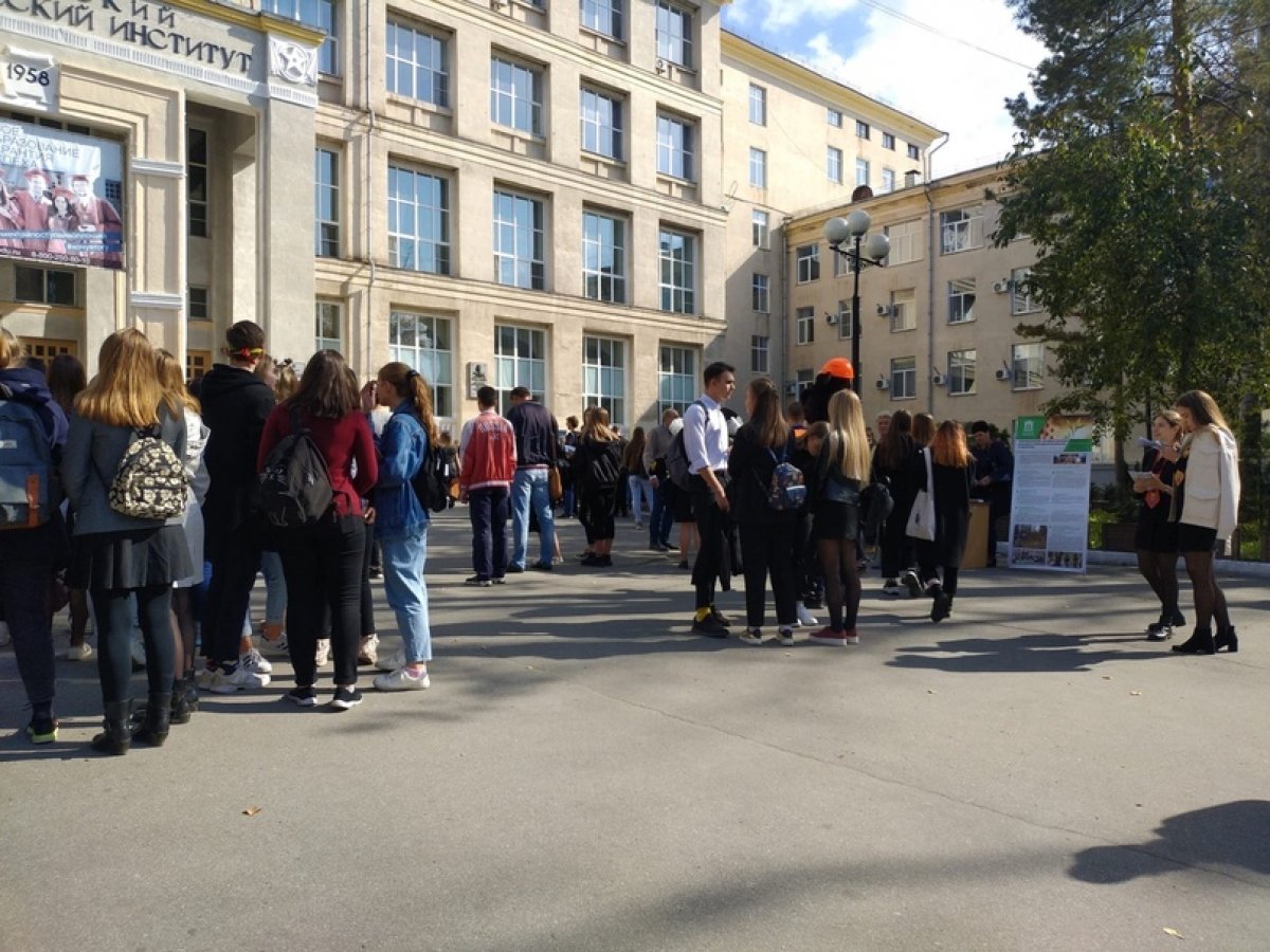 В Тихоокеанском государственном университете начался первый в этом учебном году День открытых дверей .