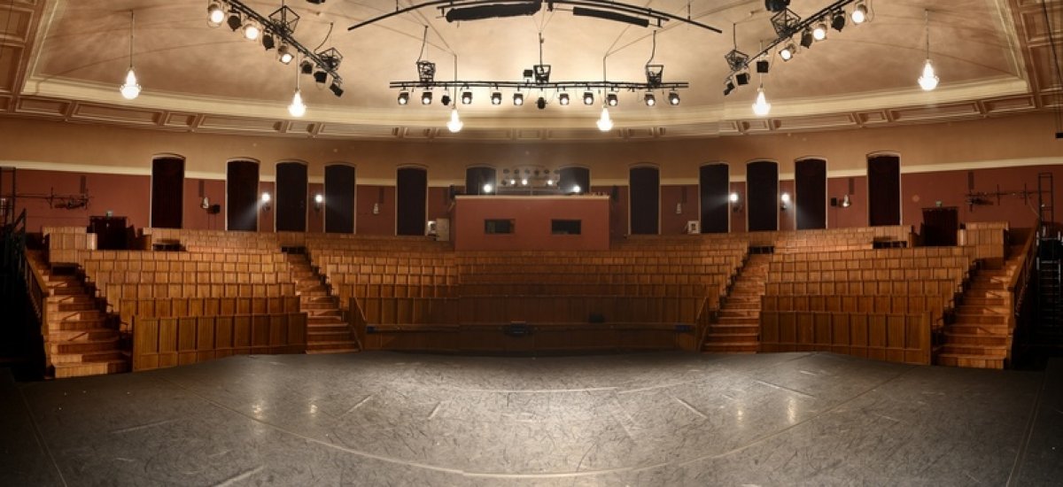 9 октября Учебный театр «На Моховой» снова открывает двери для зрителей 👏🏻