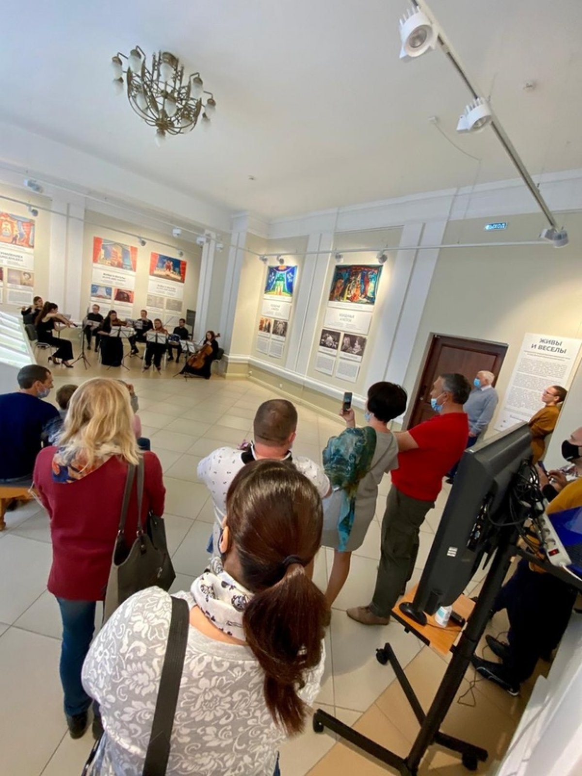 Выставка «Живы и веселы» Выставка «Живы и веселы»