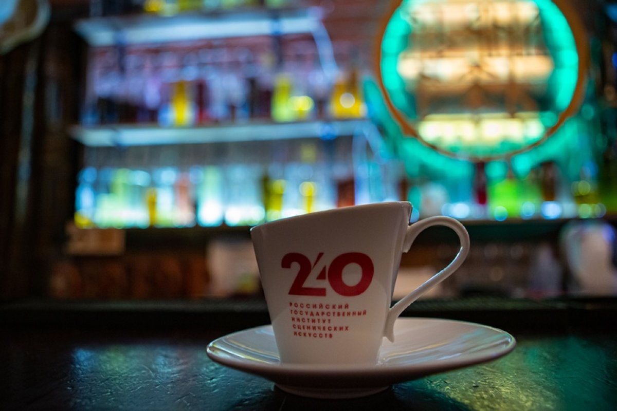 «Русский интеллигент пьет по делу, потому что мир устроен неправильно»