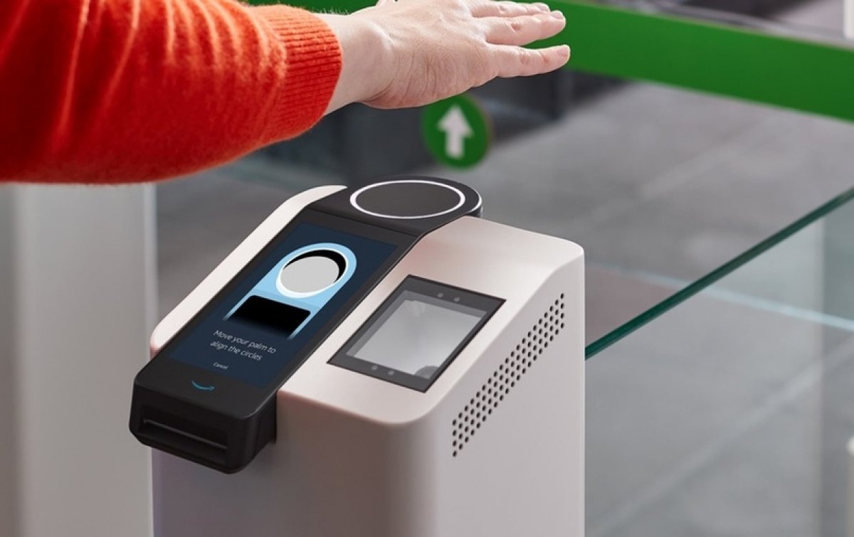 Amazon представила технологию оплаты ладонью.