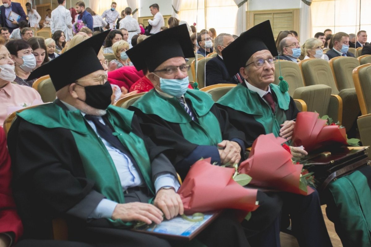 2 октября в актовом зале ДВГМУ в рамках 90-летия университета состоялось торжественное заседание Учёного совета!