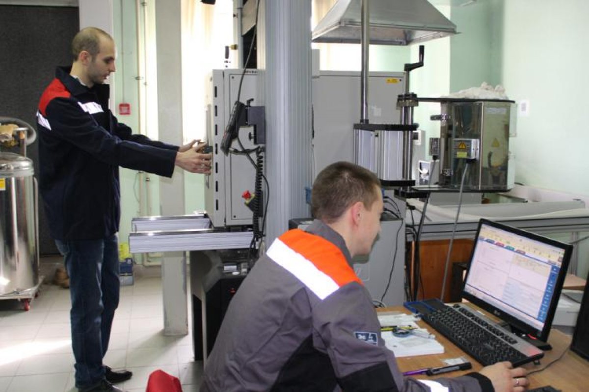 Учёные НИУ «БелГУ» разрабатывают технологию производства сверхпластичных листов большого размера из алюминиевого сплава. Учёные НИУ «БелГУ» разрабатывают технологию производства сверхпластичных листов большого размера из алюминиевого сплава.