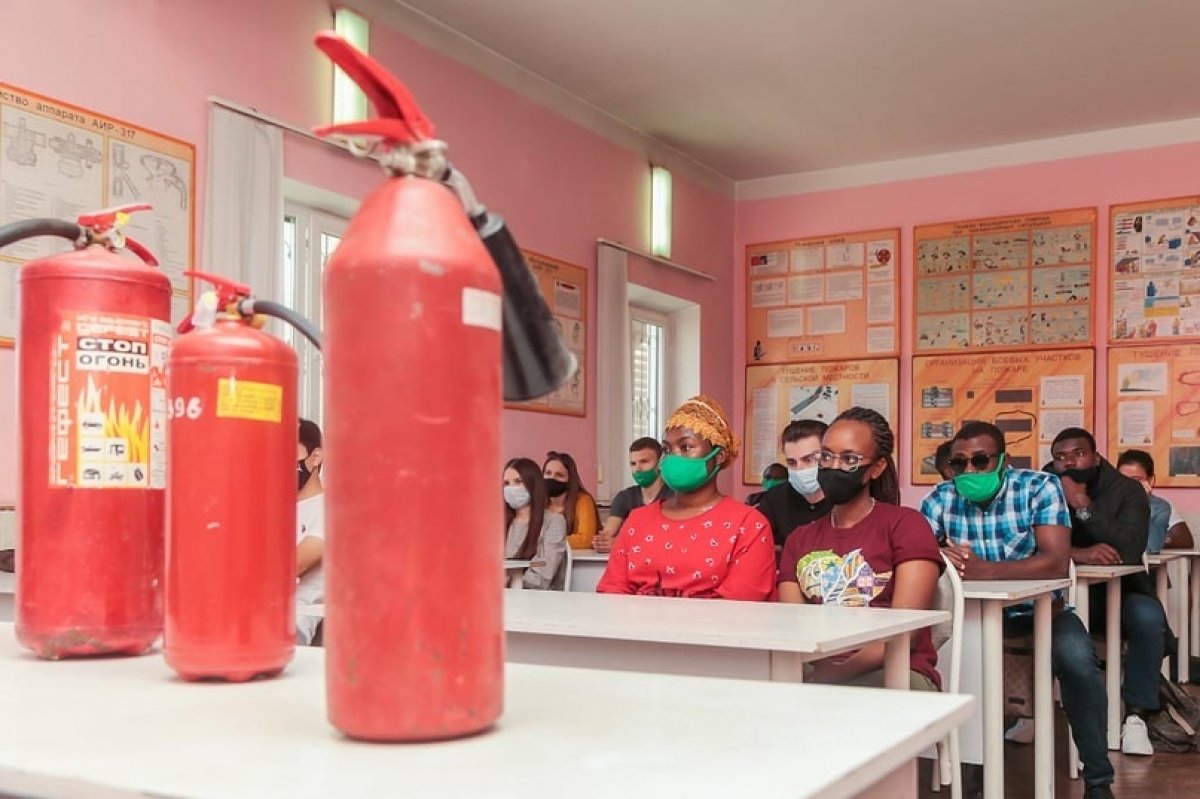🚒 Иностранцам рассказали о пожарной безопасности 🚒