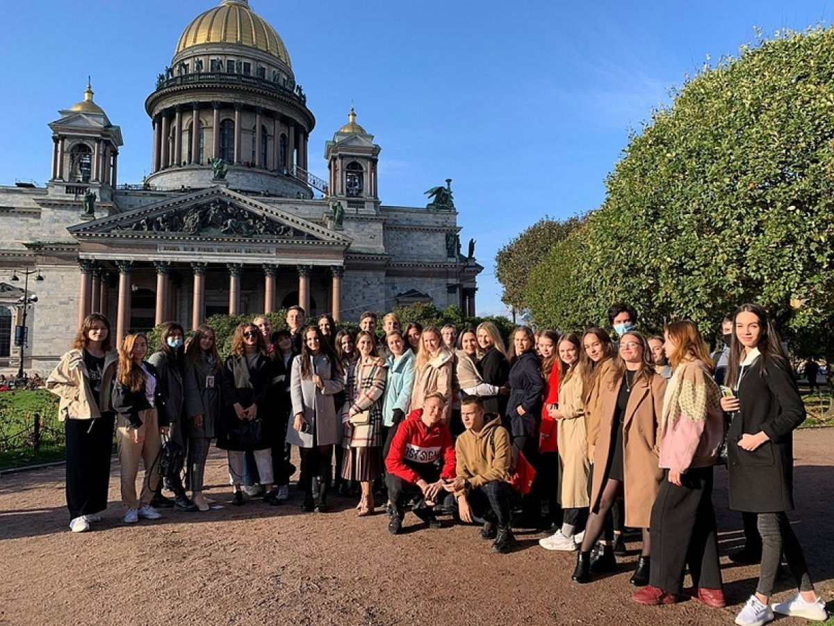 📌Состоялась обзорная автобусная экскурсия по Санкт-Петербургу для студентов-первокурсников СПбГУП всех факультетов