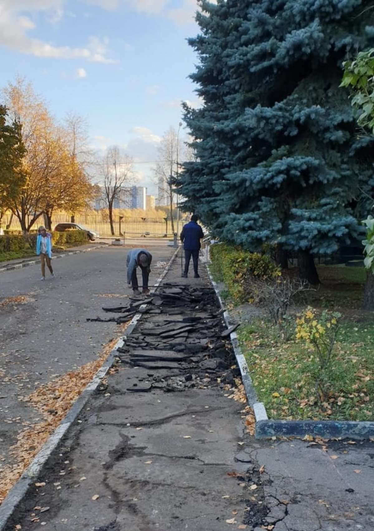 🏢 Студенческий городок продолжает асфальтирование пешеходных зон. На очереди общежития №№ 7,8 и 9!