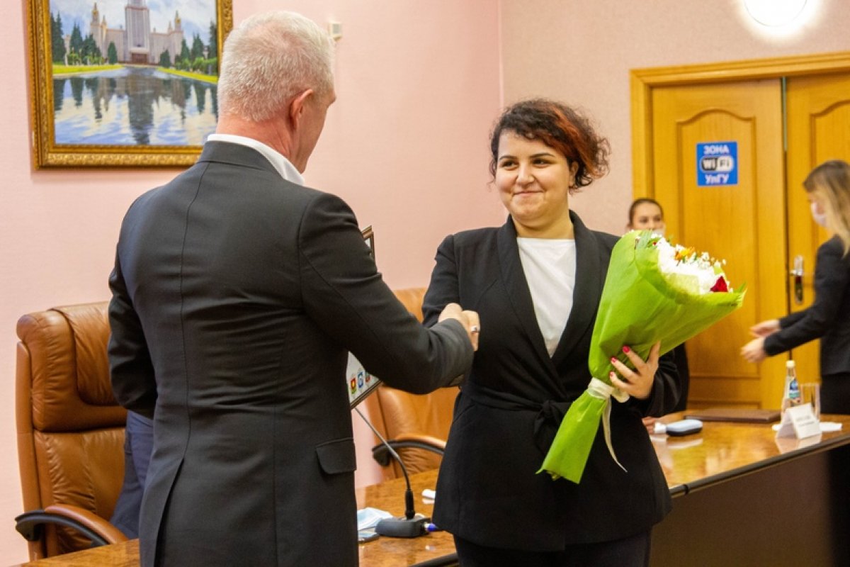 В УлГУ прошла встреча с руководителем Федерального агентства по делам молодёжи Александром Бугаевым.