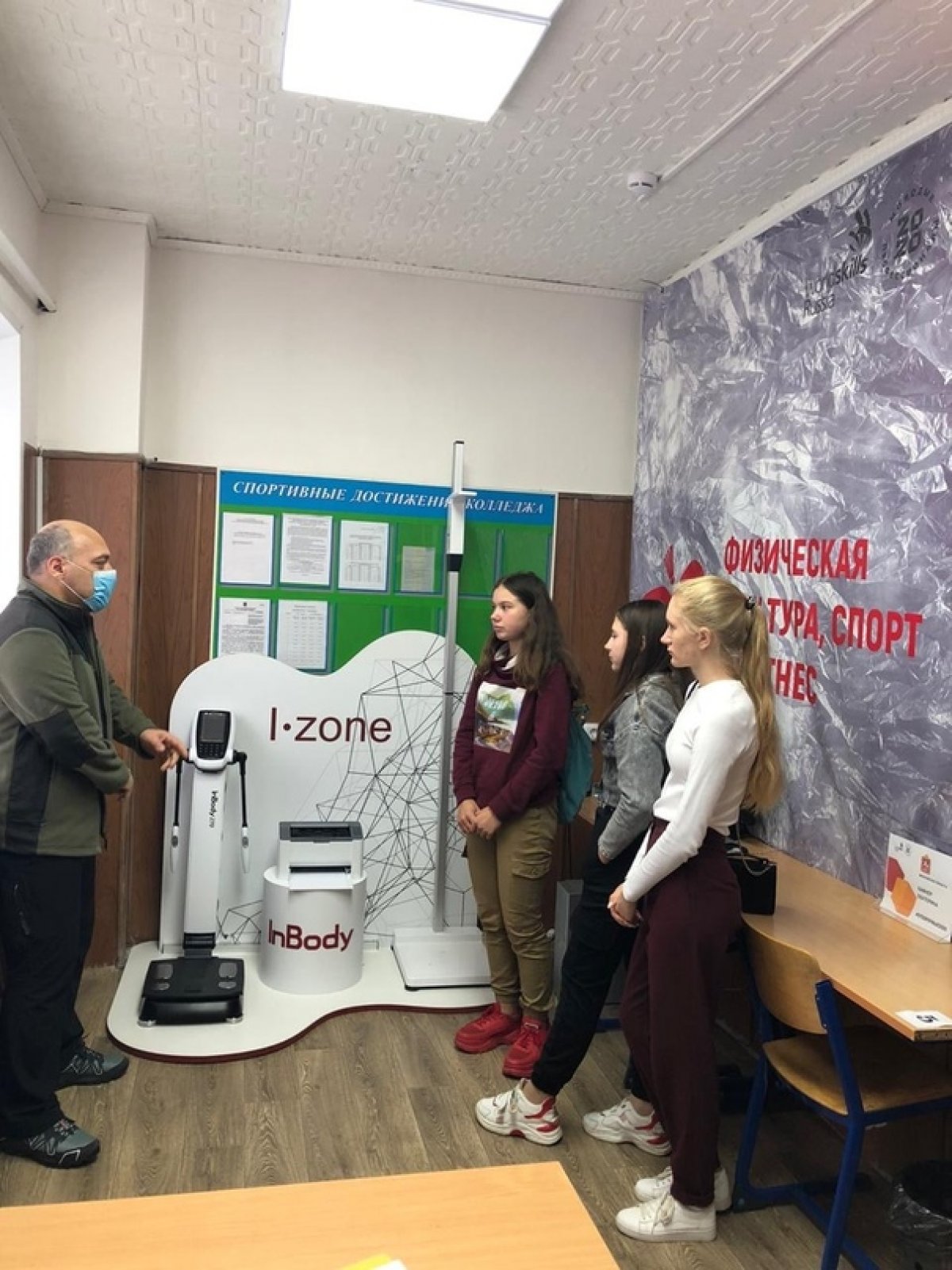 📣 Преподаватели нашего университета провели занятия для школьников с 6 по 11 класс в качестве экспертов Worldskills Россия в рамках проекта «Билет в будущее».⠀