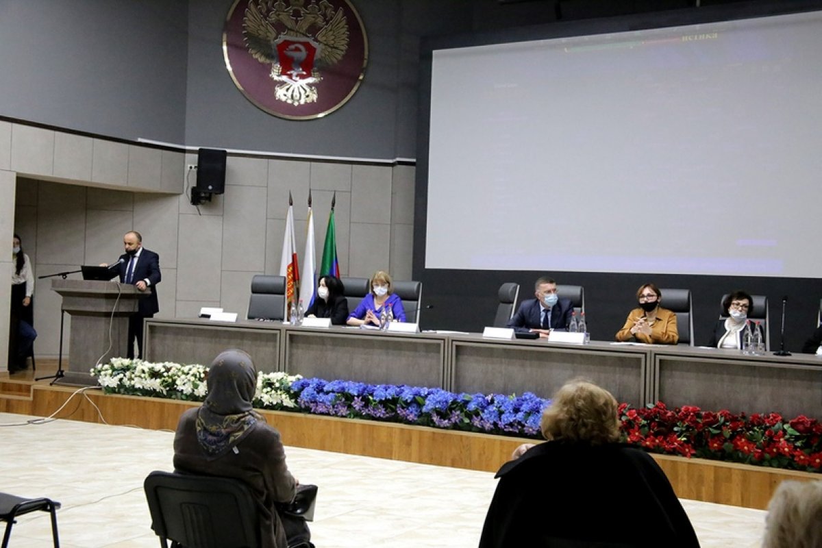 Конференция с международным участием, посвященная COVID-19, прошла в ДГМУ