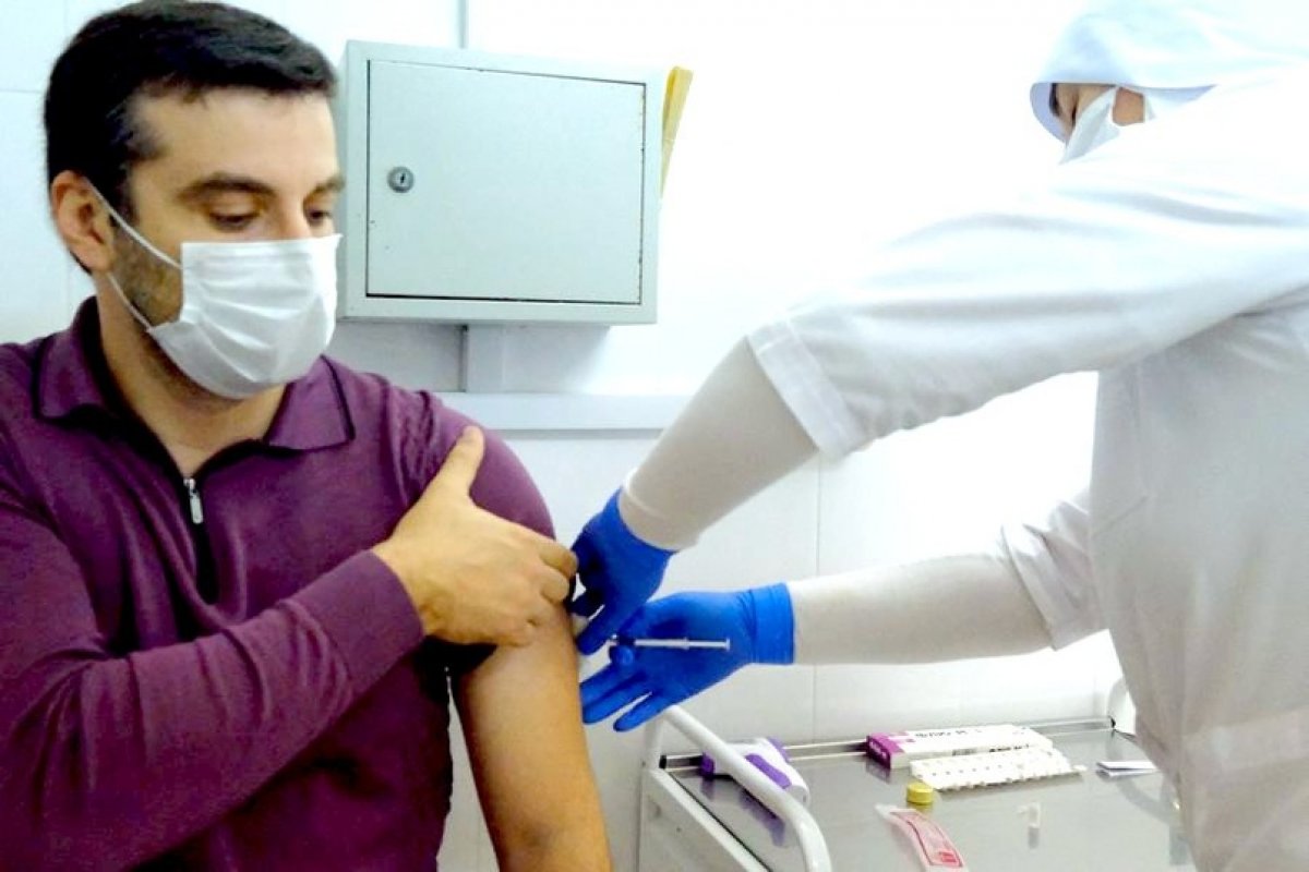 Руководство и активисты ДГМУ привились от гриппа и пневмококковой инфекции