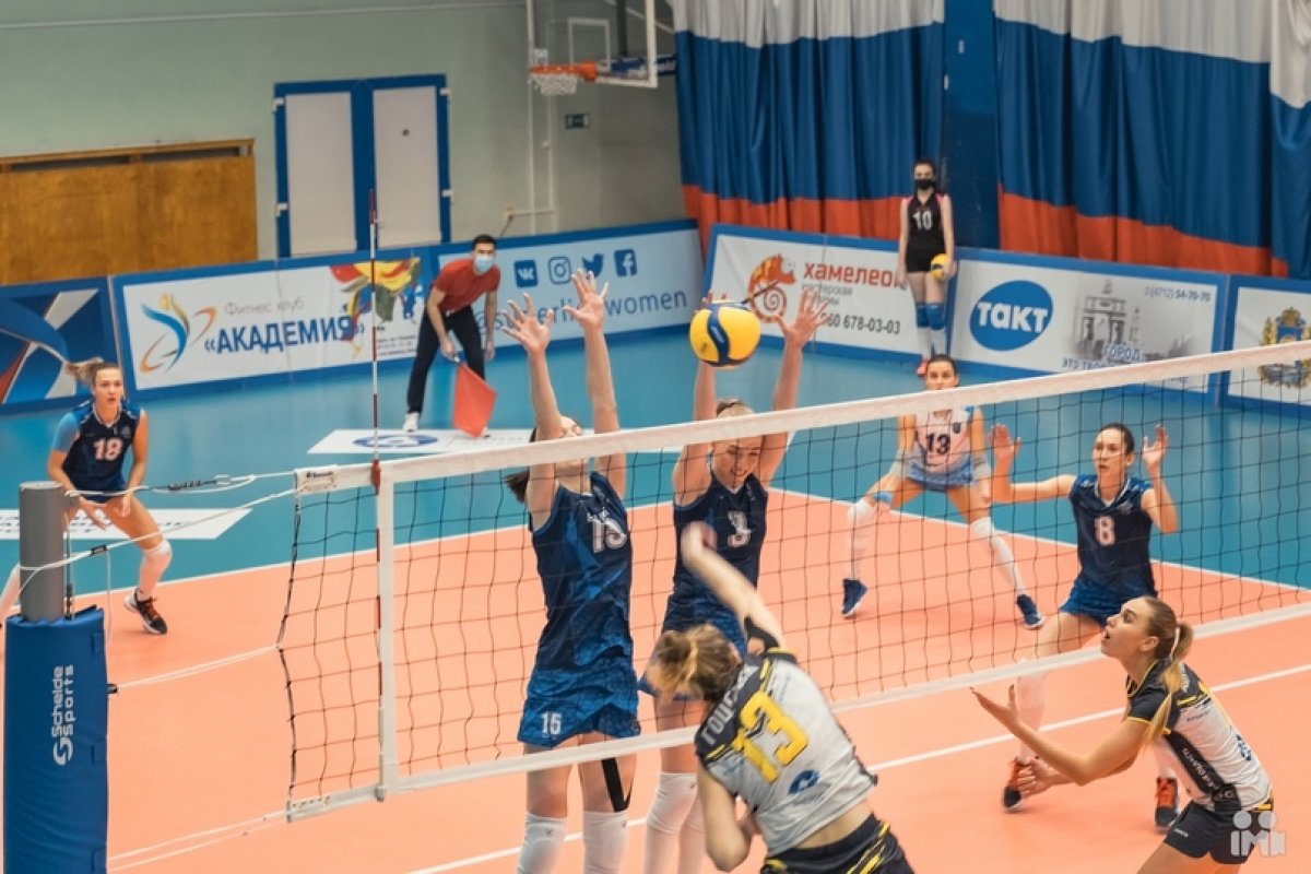 Большой волейбол при пустых трибунах 🏐